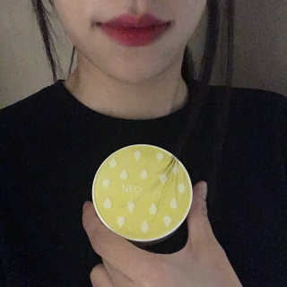 네오젠 화이트 트러플 레이큐어 오일 밤 팩트 — 3.5점을 준 리뷰어가 2016년 10월 올린 사용 사진