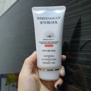 지고트 화이트닝 유브이 썬블럭 크림 70ml,1+1 — 5점을 준 리뷰어가 2019년 8월 올린 사용 사진