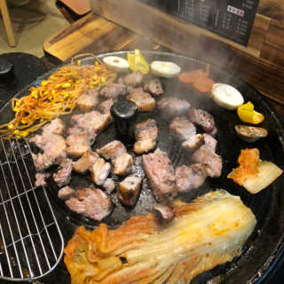 [화덕고깃간 마곡발산점] 화덕삼겹살2인분 — 3.33점을 준 리뷰어가 2018년 11월 올린 사용 사진