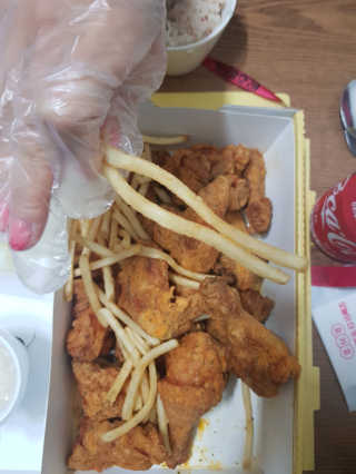 목우촌 또래오래 또래오래  콘듀치킨 — 5점을 준 리뷰어가 2019년 4월 올린 사용 사진