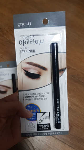 (주)에네스티 리얼이지 아이라이너 2종 — 4점을 준 리뷰어가 2019년 9월 올린 사용 사진