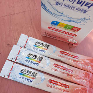 센트룸 아쿠아비타 레몬향, 딸기향 — 5점을 준 리뷰어가 2019년 6월 올린 사용 사진