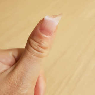 [에르나인 네일룩] 탑코트가 필요없는 젤네일스티커 — 2.33점을 준 리뷰어가 2018년 7월 올린 사용 사진