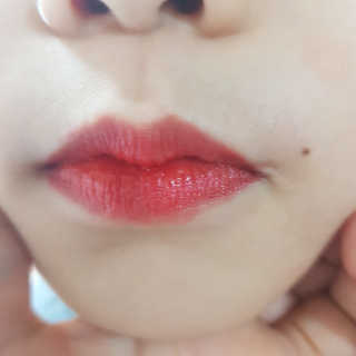 릴리바이레드 쥬시라이어 워터틴트 02 체리 크러쉬인 척 — 5점을 준 리뷰어가 2020년 3월 올린 사용 사진