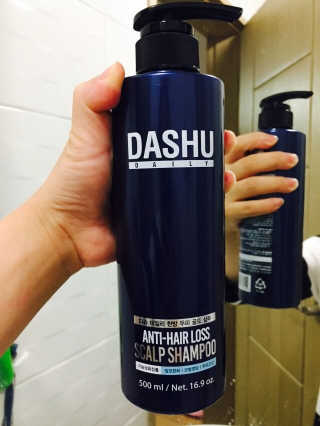 다슈코리아 다슈 데일리 한방 두피 골드 샴푸 500ml — 4.17점을 준 리뷰어가 2017년 9월 올린 사용 사진
