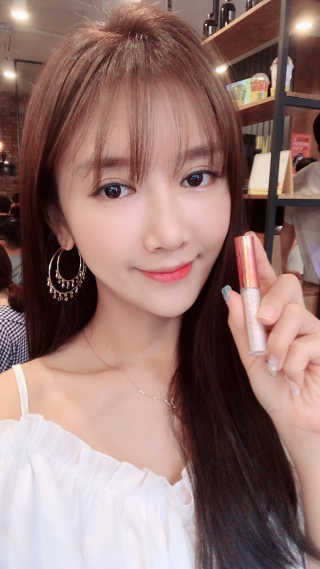 [블랙루즈] 펄블리 아이 글리터 4종 중 택 1 — 5점을 준 리뷰어가 2019년 8월 올린 사용 사진