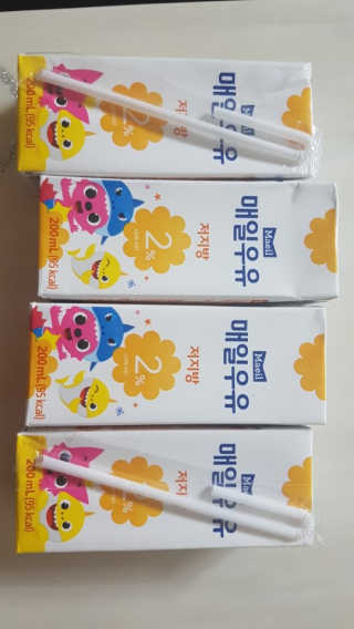 매일우유 멸균 매일우유 저지방 2프로 멸균 핑크퐁 에디션 6입 — 5점을 준 리뷰어가 2018년 1월 올린 사용 사진