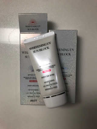 지고트 화이트닝 유브이 썬블럭 크림 70ml,1+1 — 3.5점을 준 리뷰어가 2019년 8월 올린 사용 사진