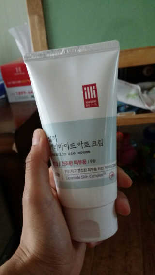 일리윤 세라마이드 아토 집중 크림 — 4.5점을 준 리뷰어가 2017년 6월 올린 사용 사진