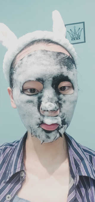 엘리자베카위치피기헬포어블랙솔루션버블세럼마스크팩 — 5점을 준 리뷰어가 2019년 6월 올린 사용 사진