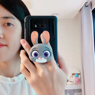 하이키키 디즈니 토이스토리 주토피아 팝톡  휴대폰 거치대 — 5점을 준 리뷰어가 2019년 10월 올린 사용 사진