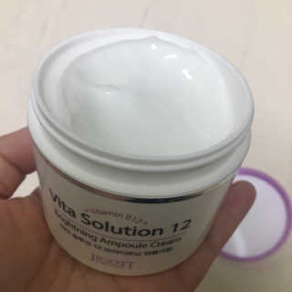 지고트 비타솔루션12 브라이트닝 앰플 크림 100ml — 4.5점을 준 리뷰어가 2019년 6월 올린 사용 사진
