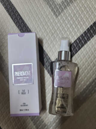 레드컨테이너 페로몬향 퍼퓸 바디미스트 80ml — 5점을 준 리뷰어가 2020년 3월 올린 사용 사진