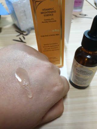 [스킨큐어] 산다화 비타민C 화이트닝 에센스 30ml — 5점을 준 리뷰어가 2020년 3월 올린 사용 사진