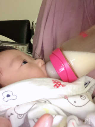 유비맘 PPSU 젖병 노꼭지_260ml_컬러 랜덤 발송 — 2점을 준 리뷰어가 2020년 2월 올린 사용 사진
