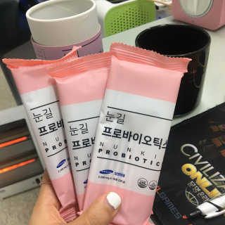 눈길 프로바이오틱스 눈길 콜라겐 프로바이오틱스 — 4점을 준 리뷰어가 2019년 11월 올린 사용 사진
