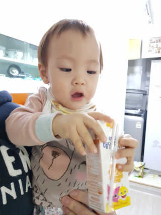 매일우유 멸균 매일우유 저지방 2프로 멸균 핑크퐁 에디션 6입 — 5점을 준 리뷰어가 2018년 1월 올린 사용 사진