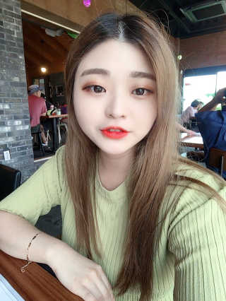 [블랙루즈] 펄블리 아이 글리터 4종 중 택 1 — 4.5점을 준 리뷰어가 2019년 8월 올린 사용 사진