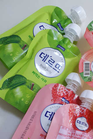 데르뜨 떠먹는 과일 3종, 짜먹는 과일 2종 총 10개 체험 — 5점을 준 리뷰어가 2020년 3월 올린 사용 사진