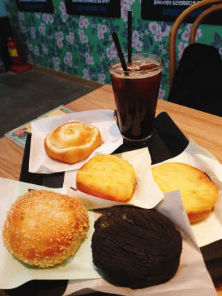 삼송빵집 부천점 [삼송빵집 부천역사점]삼송빵집 특별세트 — 5점을 준 리뷰어가 2019년 8월 올린 사용 사진