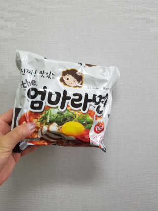 라면 그대로가 제일 맛있는 더엄마라면 — 5점을 준 리뷰어가 2019년 7월 올린 사용 사진
