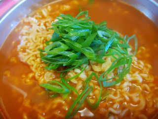 라면 그대로가 제일 맛있는 더엄마라면 — 4점을 준 리뷰어가 2019년 7월 올린 사용 사진