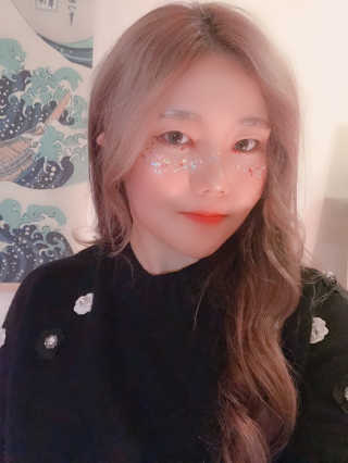[블랙루즈] 펄블리 아이 글리터 2종 — 5점을 준 리뷰어가 2018년 12월 올린 사용 사진