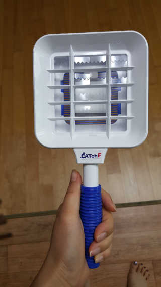 에이블루 신개념 위생 파리채 캐치에프 — 4.5점을 준 리뷰어가 2018년 6월 올린 사용 사진