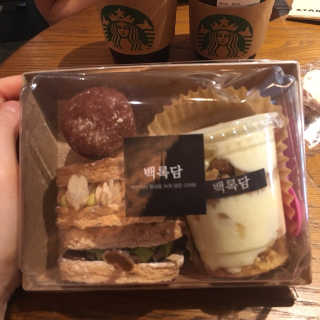 백록담디저트작업실 백록담디저트 2인 구성 set — 4.33점을 준 리뷰어가 2018년 8월 올린 사용 사진