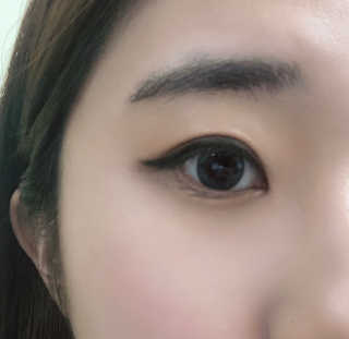 머지 더 퍼스트 펜 아이라이너 — 5점을 준 리뷰어가 2018년 12월 올린 사용 사진