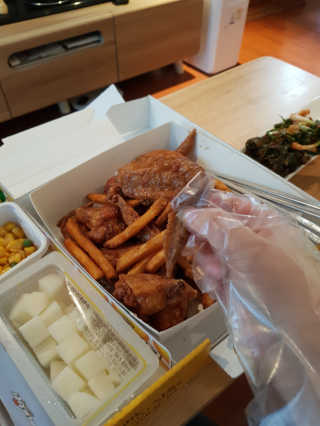 네네치킨 소이크런치윙봉 — 5점을 준 리뷰어가 2020년 4월 올린 사용 사진