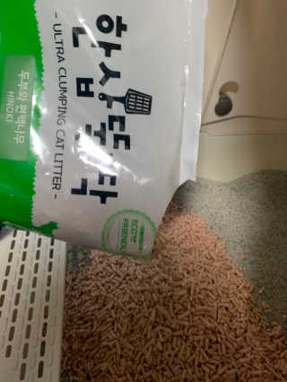 [펫토리아] BEST 고양이두부모래 6L 한삽뚝딱 — 4점을 준 리뷰어가 2019년 1월 올린 사용 사진