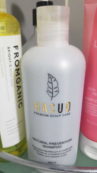 셀리본 하수오 내츄럴 프리벤션 탈모관리 샴푸 300ml — 2점을 준 리뷰어가 2019년 11월 올린 사용 사진