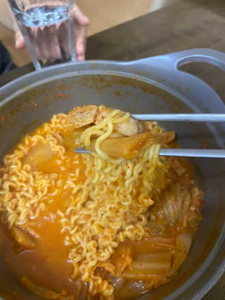 땡땡쿡 더실비김치찌개 2인분 710g 라면사리 포함 — 5점을 준 리뷰어가 2020년 1월 올린 사용 사진