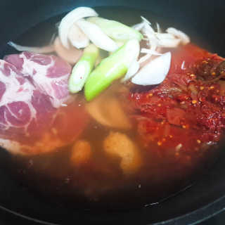 땡땡쿡 더실비김치찌개 2인분 710g 라면사리 포함 — 2.5점을 준 리뷰어가 2020년 2월 올린 사용 사진