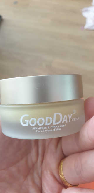 GoodDay Skincare GoodDay 강황 크림 — 5점을 준 리뷰어가 2019년 8월 올린 사용 사진