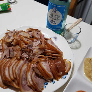 행복먹거리공작소 맥족. 맥주에 빠진 족발 550g + 마늘소스 70g — 5점을 준 리뷰어가 2020년 2월 올린 사용 사진