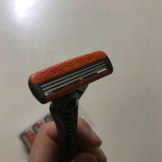 레이지 소사이어티 [레이지소사이어티] Simple BIC 3중날 면도기 — 5점을 준 리뷰어가 2018년 5월 올린 사용 사진