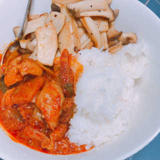 뜰아채유통 춘천닭갈비덮밥소스와 머쉬마루 버섯 — 4점을 준 리뷰어가 2018년 12월 올린 사용 사진