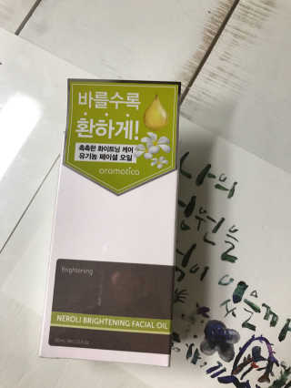 아로마티카 유기농 네롤리 브라이트닝 페이셜 오일 — 4.5점을 준 리뷰어가 2017년 10월 올린 사용 사진