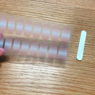 [에르나인 네일룩] 탑코트가 필요없는 젤네일스티커 — 5점을 준 리뷰어가 2018년 7월 올린 사용 사진