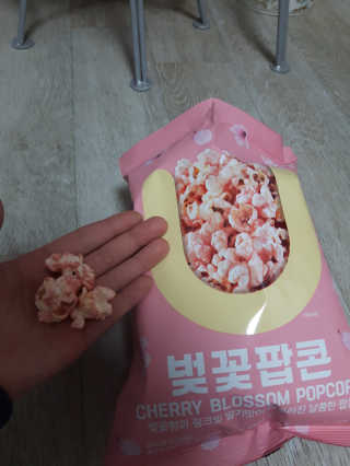 GS25 벚꽃 팝콘 + 벚꽃스파클링 + 벚꽃 청포도 에이드 — 4.33점을 준 리뷰어가 2018년 3월 올린 사용 사진