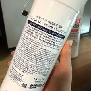 (주)에네스티 믹스베리 단백질 폭탄 샴푸 1000g — 5점을 준 리뷰어가 2019년 12월 올린 사용 사진
