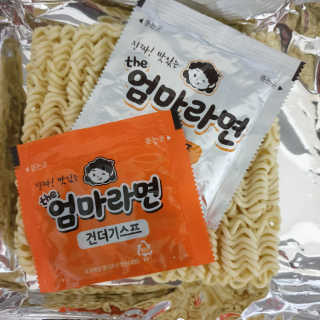 라면 그대로가 제일 맛있는 더엄마라면 — 5점을 준 리뷰어가 2019년 6월 올린 사용 사진