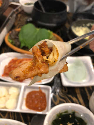 고향원조숯불닭갈비 [고향산천원조숯불닭갈비] 뼈없는 숯불닭갈비 2인세트 — 3.83점을 준 리뷰어가 2018년 9월 올린 사용 사진