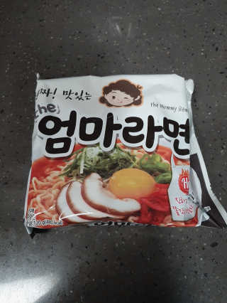 라면 그대로가 제일 맛있는 더엄마라면 — 5점을 준 리뷰어가 2019년 7월 올린 사용 사진