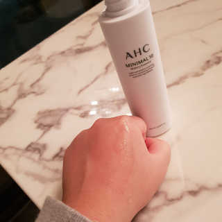 AHC 에이 에이치 씨 미니멀 10 워터리 에센스 — 3.33점을 준 리뷰어가 2018년 12월 올린 사용 사진