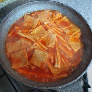 잠실맛집,홍코너떡볶이가우리집에[옛날맛,짜장맛옵션] — 4.5점을 준 리뷰어가 2019년 12월 올린 사용 사진