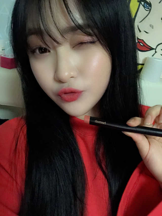 데일리즘 코랄릭 스틱 아이 섀도우 리뷰 사진