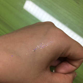 [블랙루즈] 펄블리 아이 글리터 4종 중 택 1 — 3.5점을 준 리뷰어가 2019년 8월 올린 사용 사진